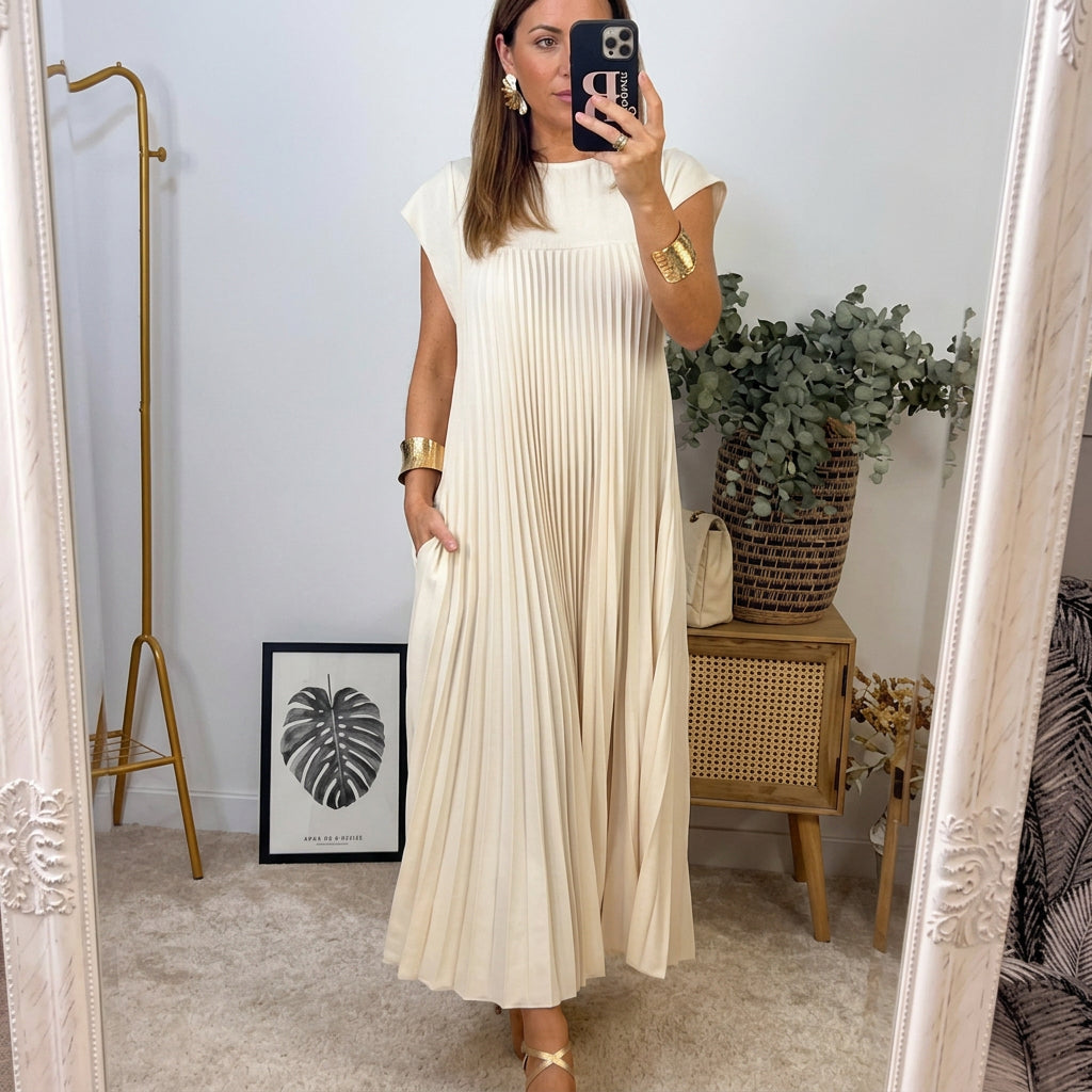 Lucy | Flowing Pleated Maxi Dress