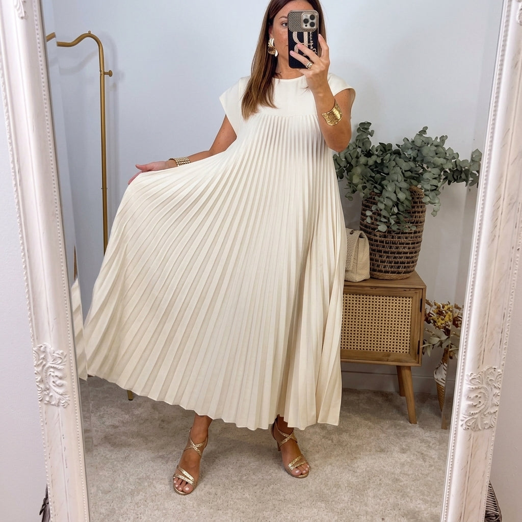 Lucy | Flowing Pleated Maxi Dress