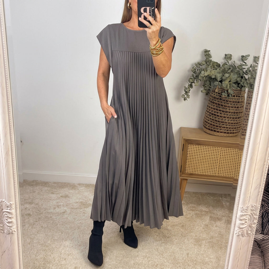 Lucy | Flowing Pleated Maxi Dress