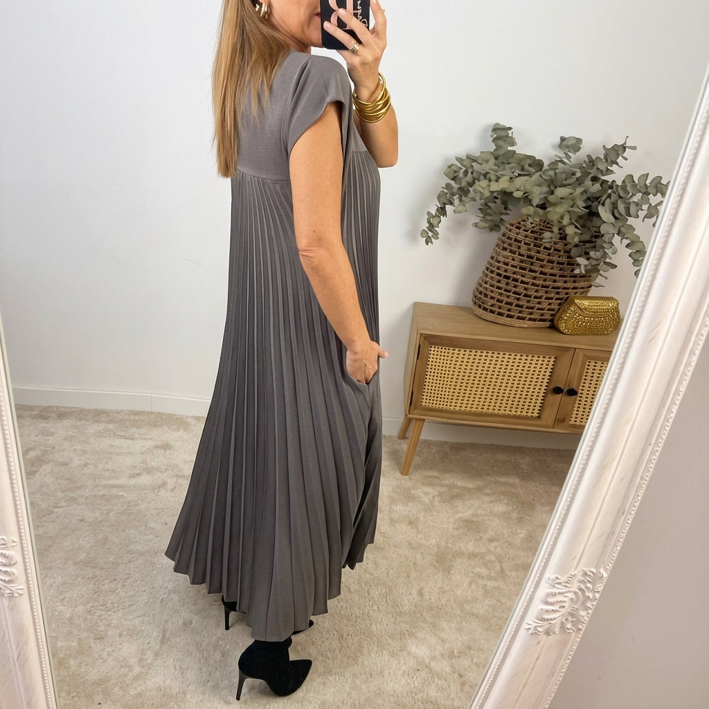 Lucy | Flowing Pleated Maxi Dress